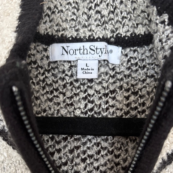 North style Black  & Cream Patterned Half-Zip Women's Sweater - Picture 2 of 4